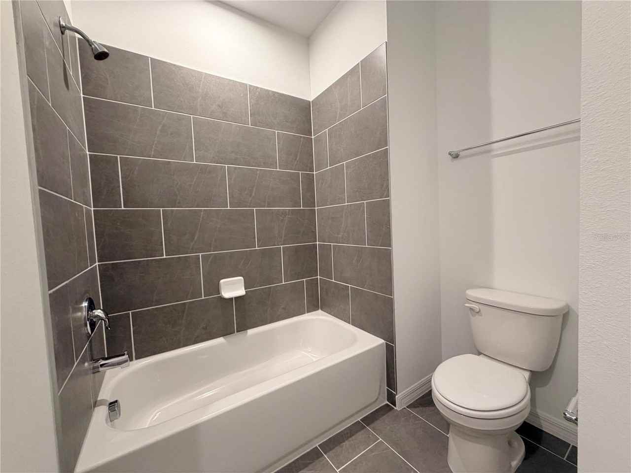 449 Belmond Dr - Photo 2 of 26