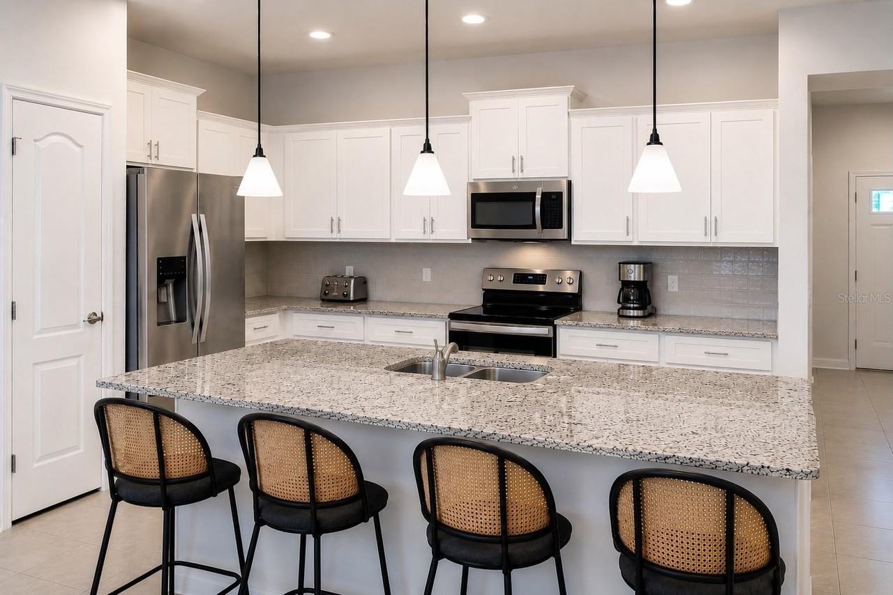 2441 Dubai St - Photo 2 of 20
