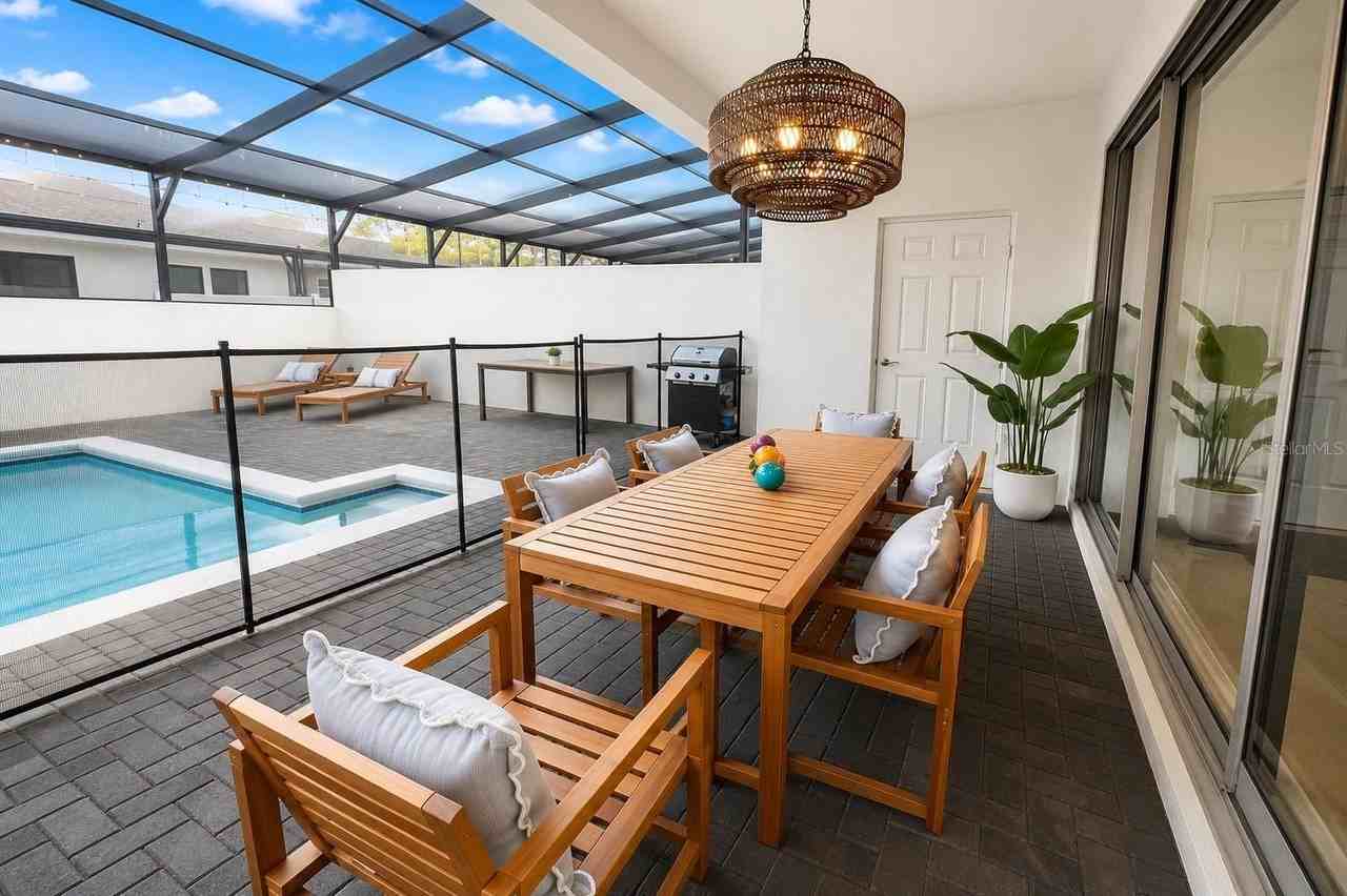 2441 Dubai St - Photo 5 of 20