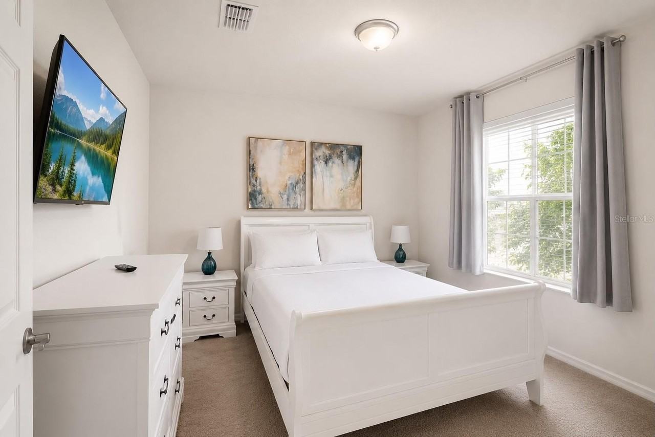 2441 Dubai St - Photo 7 of 20