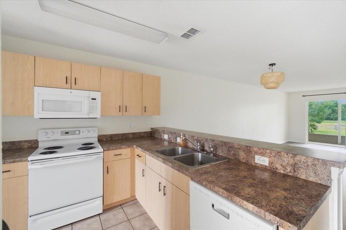 212 Ocean Bluff Dr - Photo 5 of 16