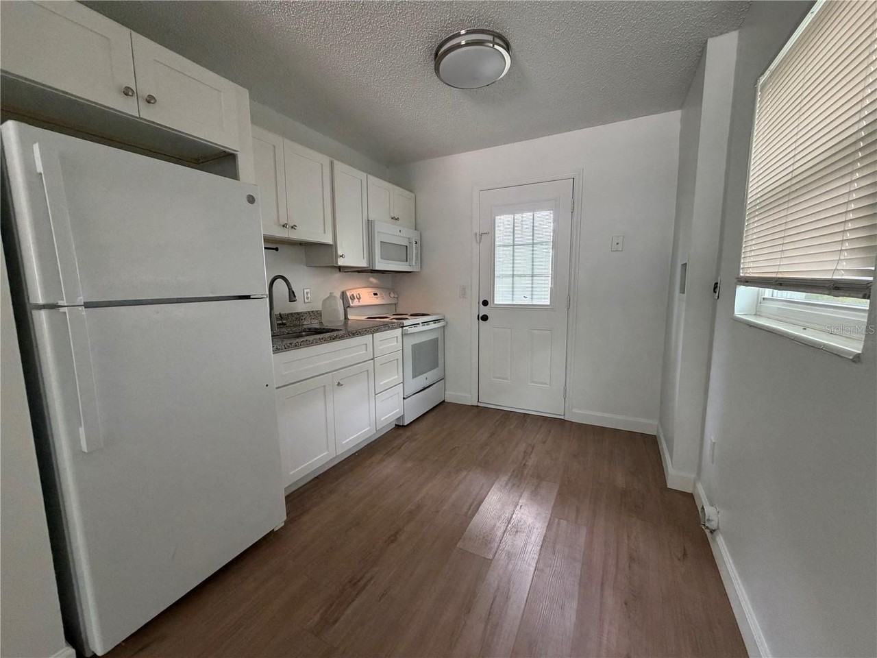 1801 S Mellonville Ave #B - Photo 5 of 8