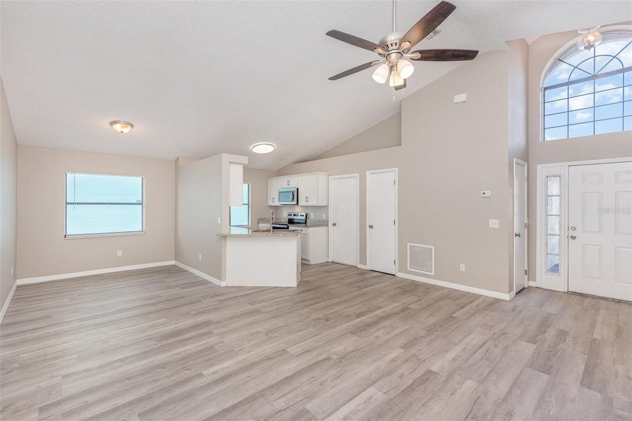 3846 Long Grove Ln - Photo 7 of 28