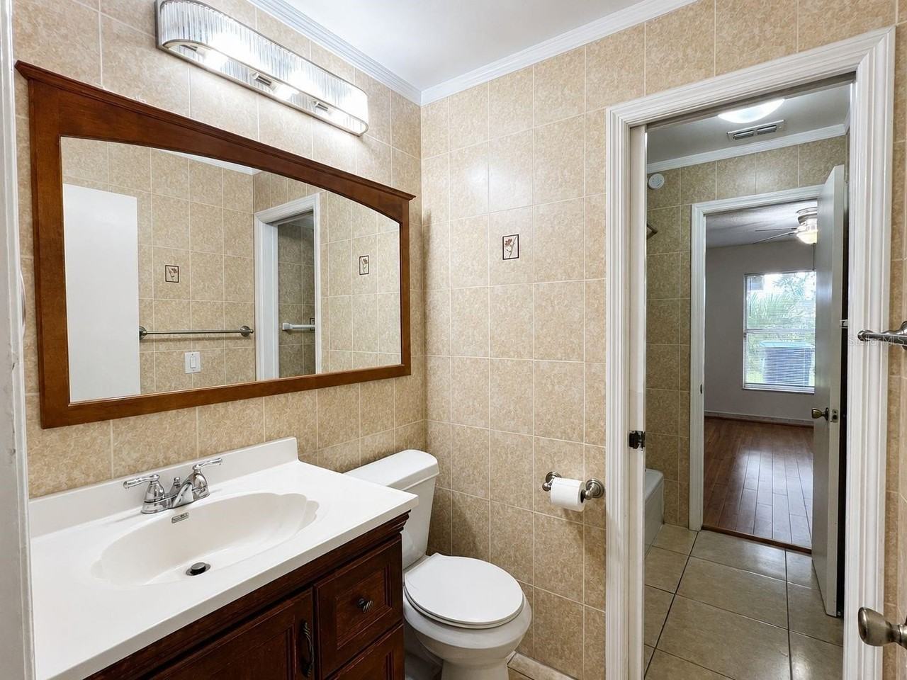 14426 Island Cove Dr - Photo 5 of 28