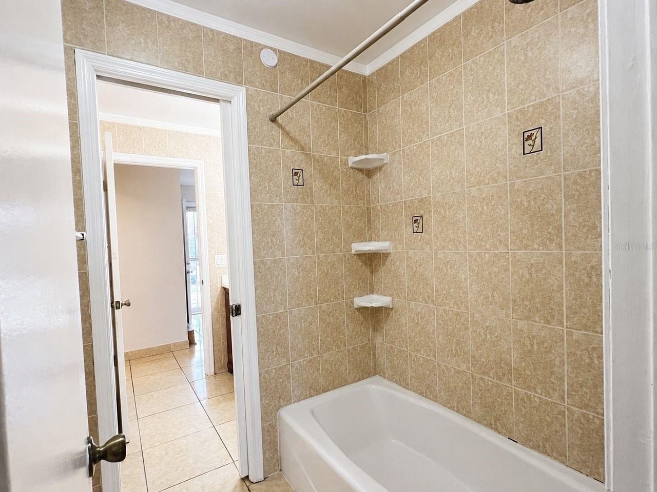 14426 Island Cove Dr - Photo 6 of 28