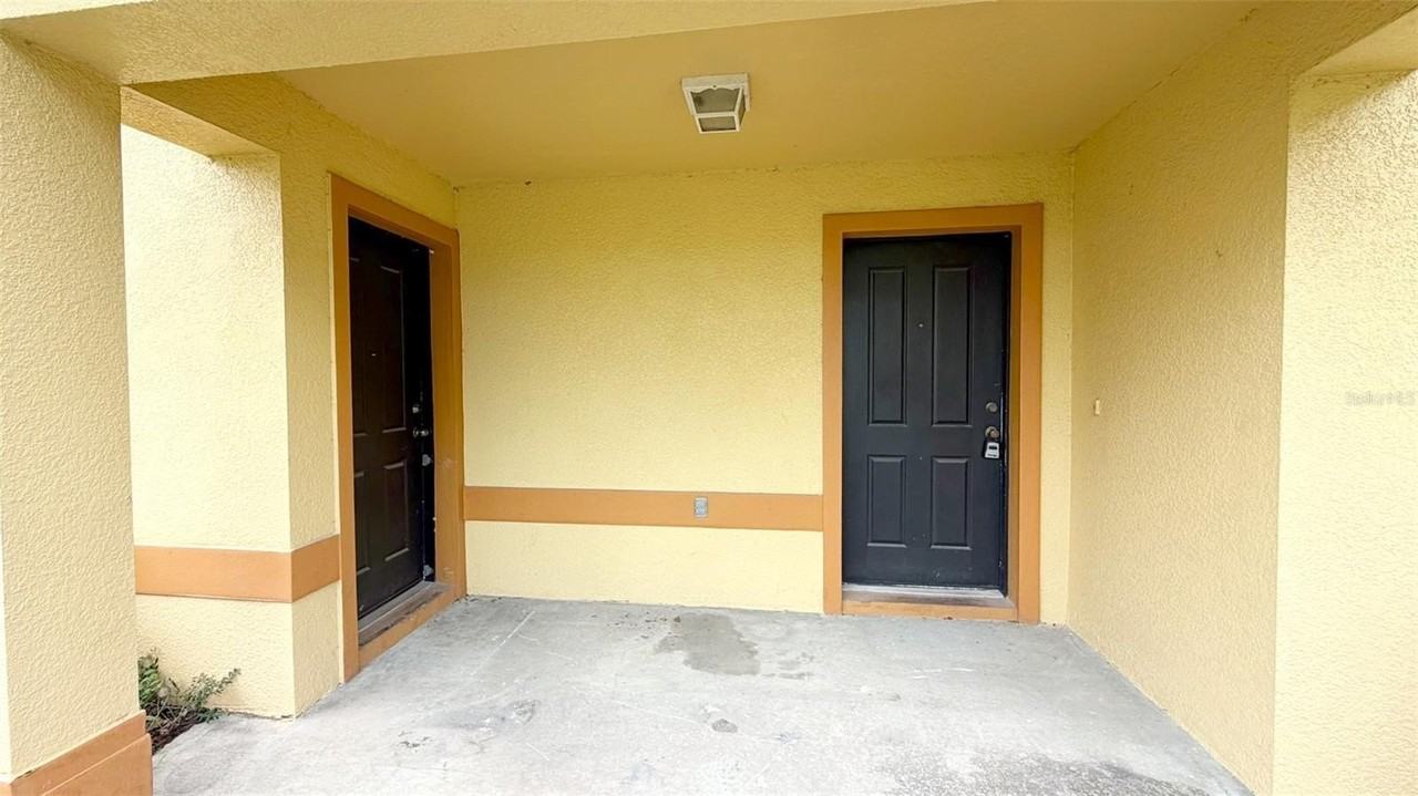 203 Madison Cir - Photo 4 of 48