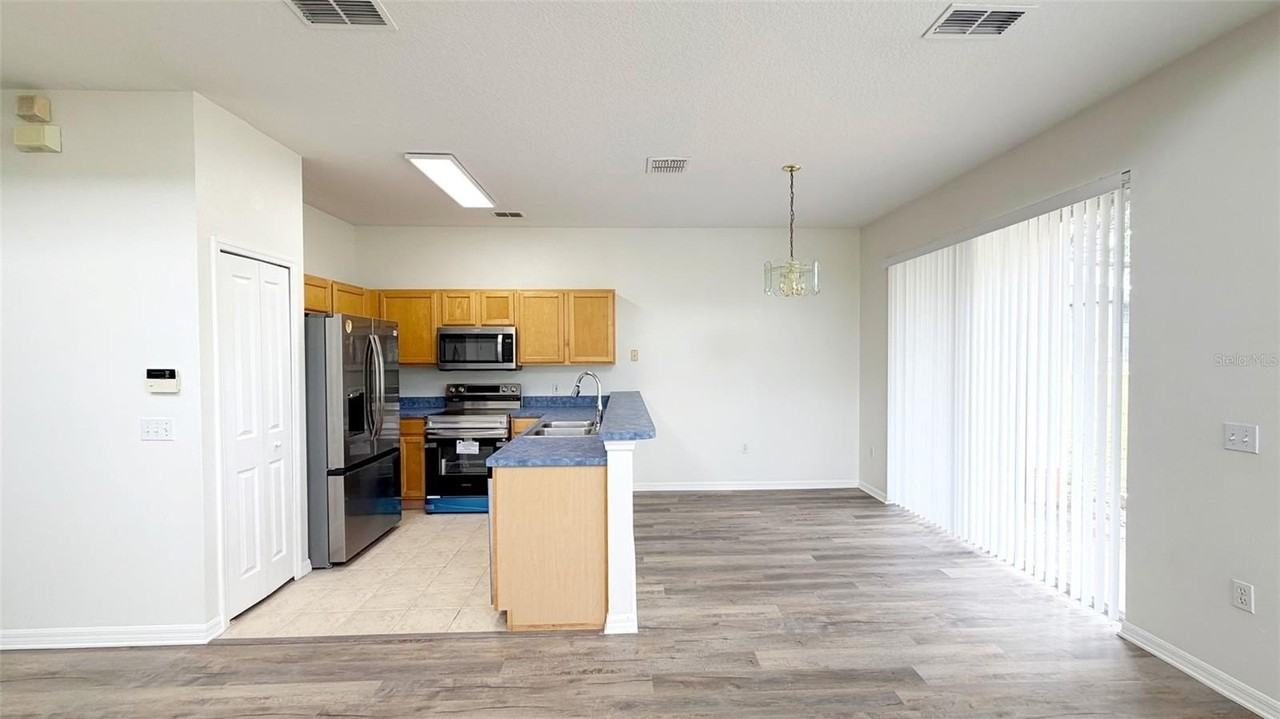 203 Madison Cir - Photo 6 of 48