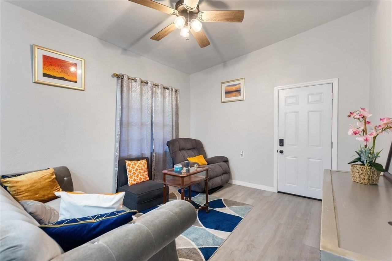 1495 Penniwa St - Photo 3 of 20