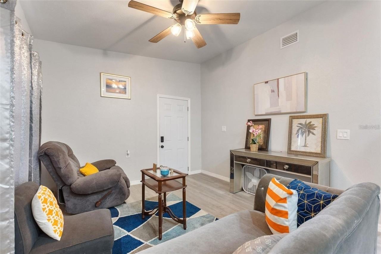 1495 Penniwa St - Photo 4 of 20