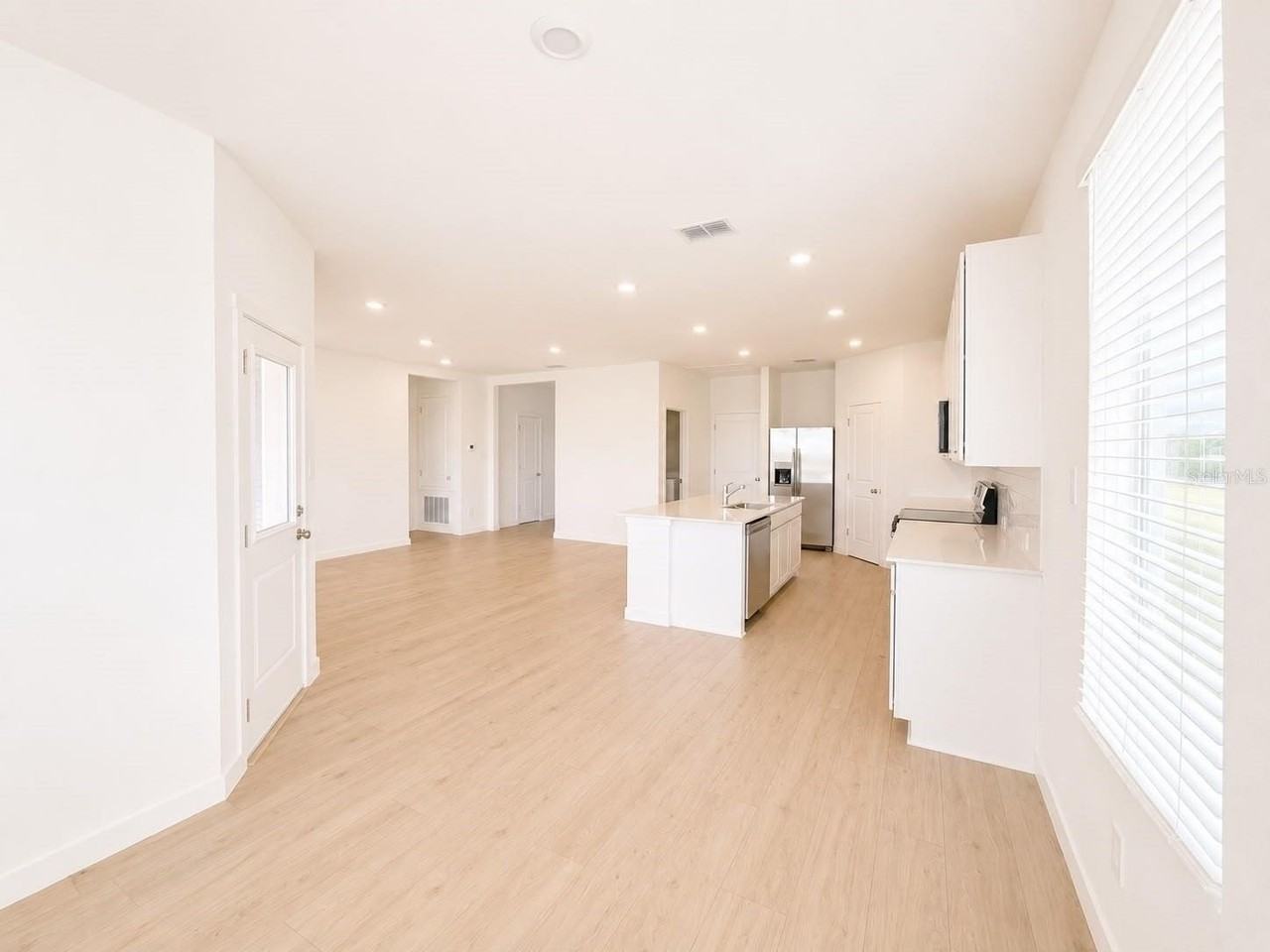 644 Ruth Ave - Photo 6 of 26