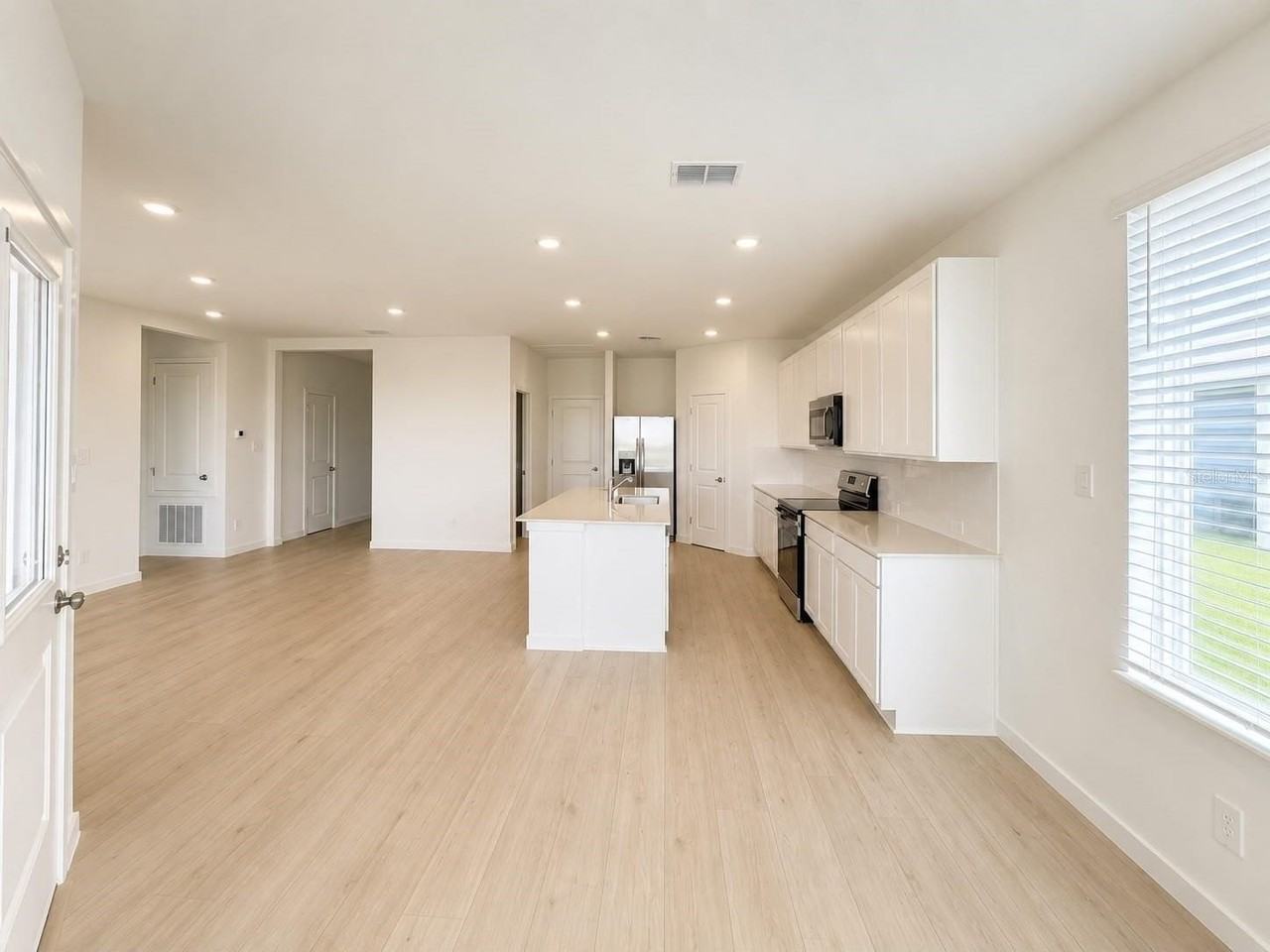 644 Ruth Ave - Photo 7 of 26