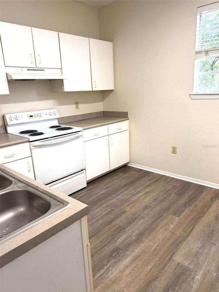 1325 Rotonda Pt #225 - Photo 5 of 18