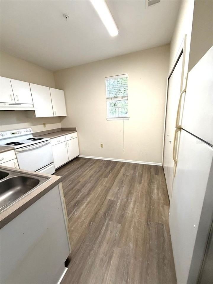 1325 Rotonda Pt #225 - Photo 6 of 18
