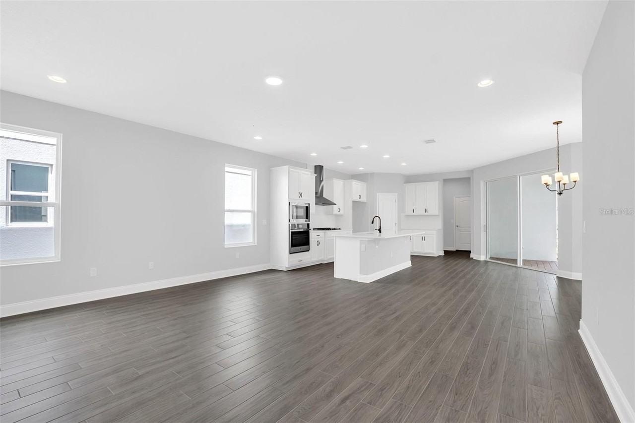 12743 Brodlove Ln - Photo 3 of 36