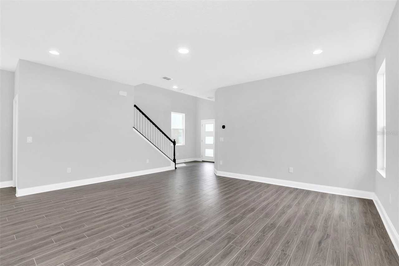 12743 Brodlove Ln - Photo 4 of 36