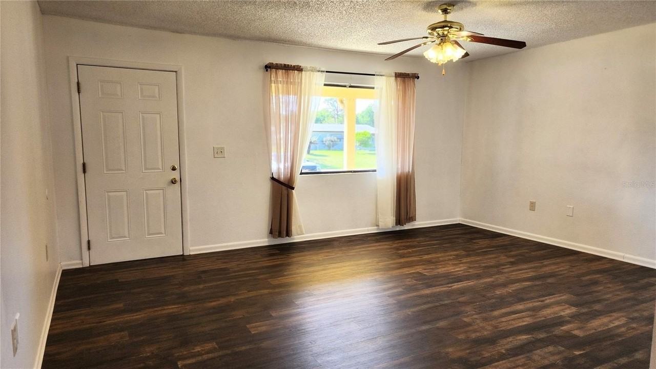 10405 Sw 99th Ave - Photo 2 of 17