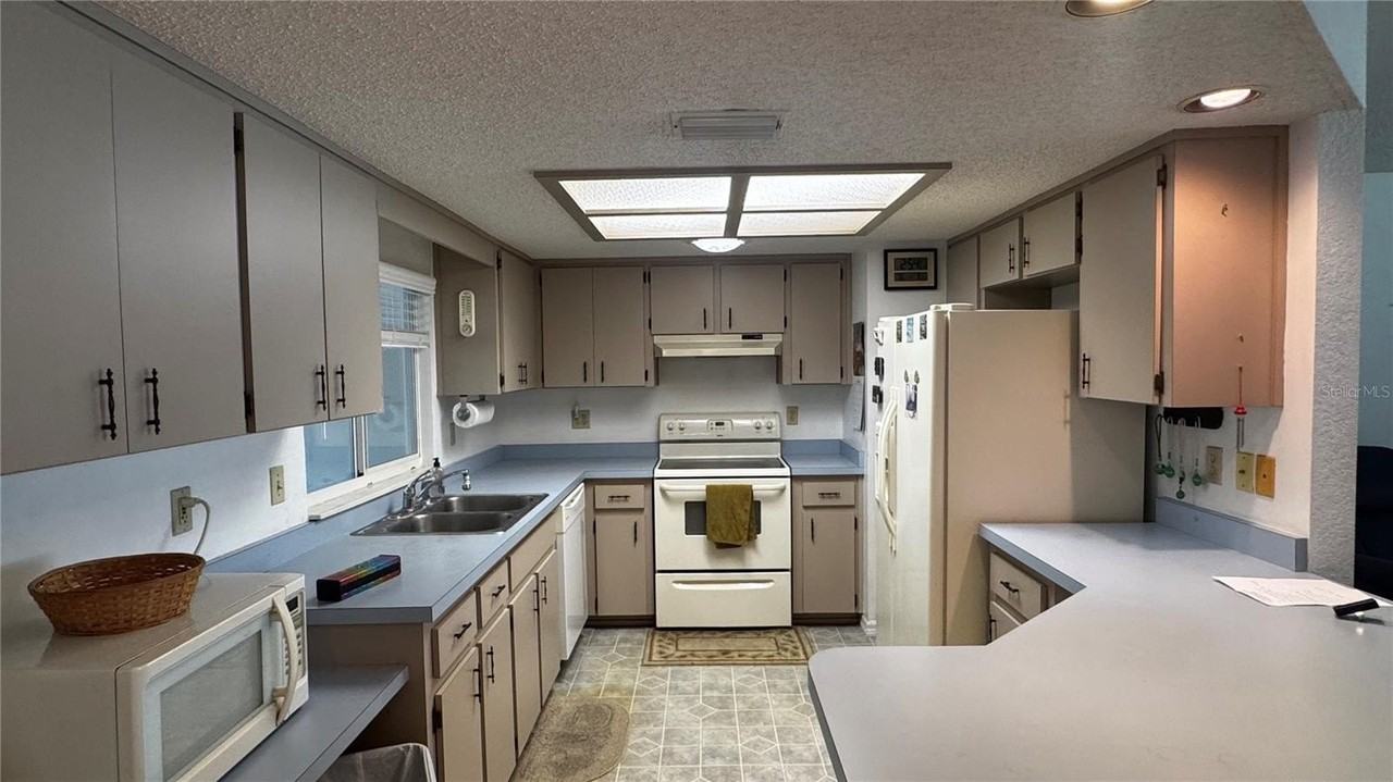 11410 Sw 85th Ct - Photo 4 of 23