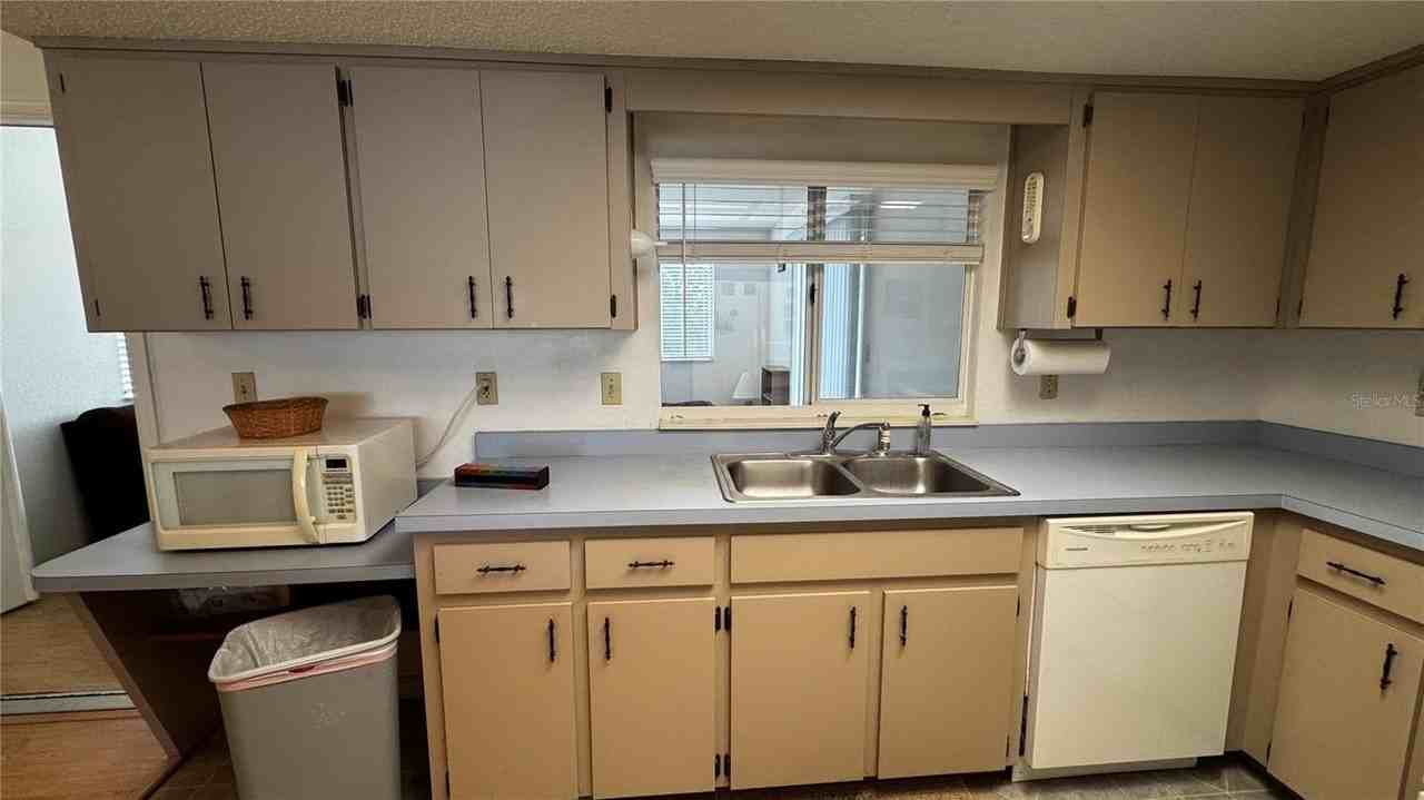 11410 Sw 85th Ct - Photo 5 of 23