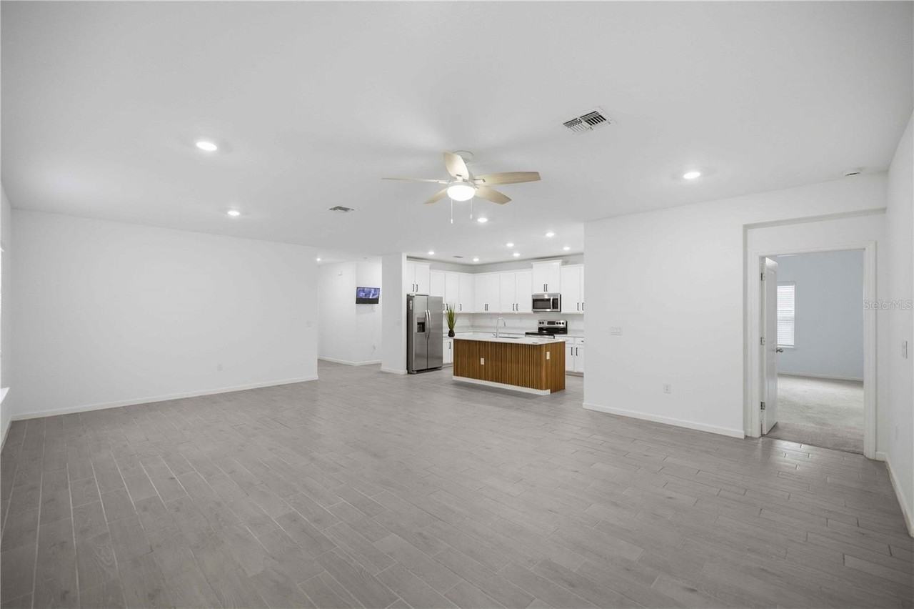 3492 Ne 38th Ln - Photo 2 of 33