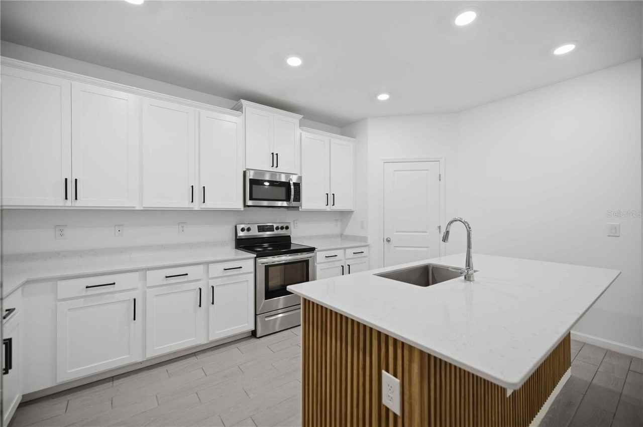 3492 Ne 38th Ln - Photo 7 of 33