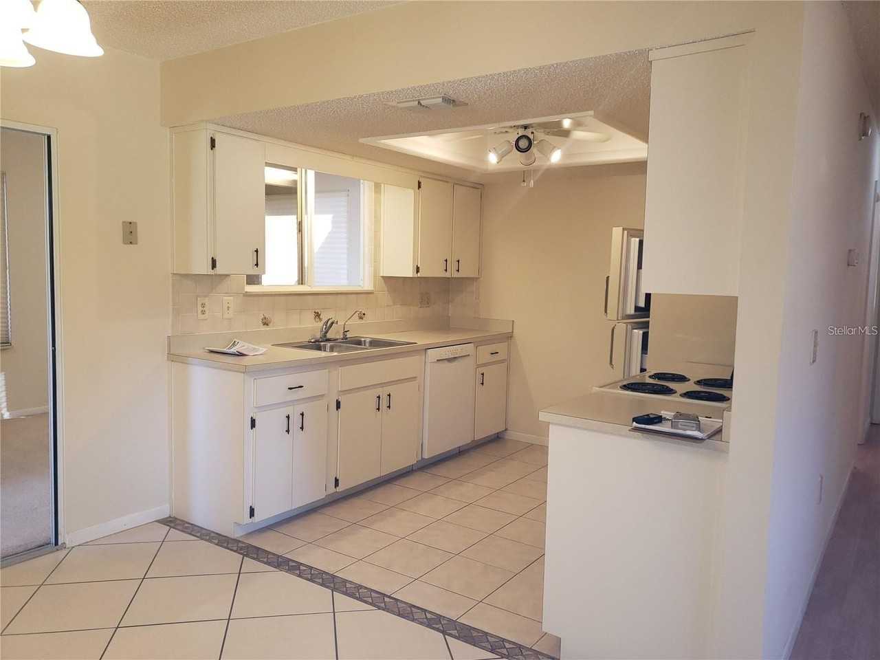 10911 Sw 86th Ct - Photo 5 of 21