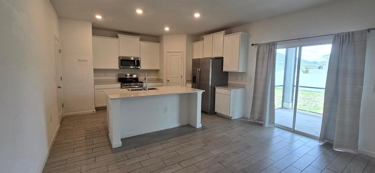 3980 Ne 34th Ave - Photo 4 of 18