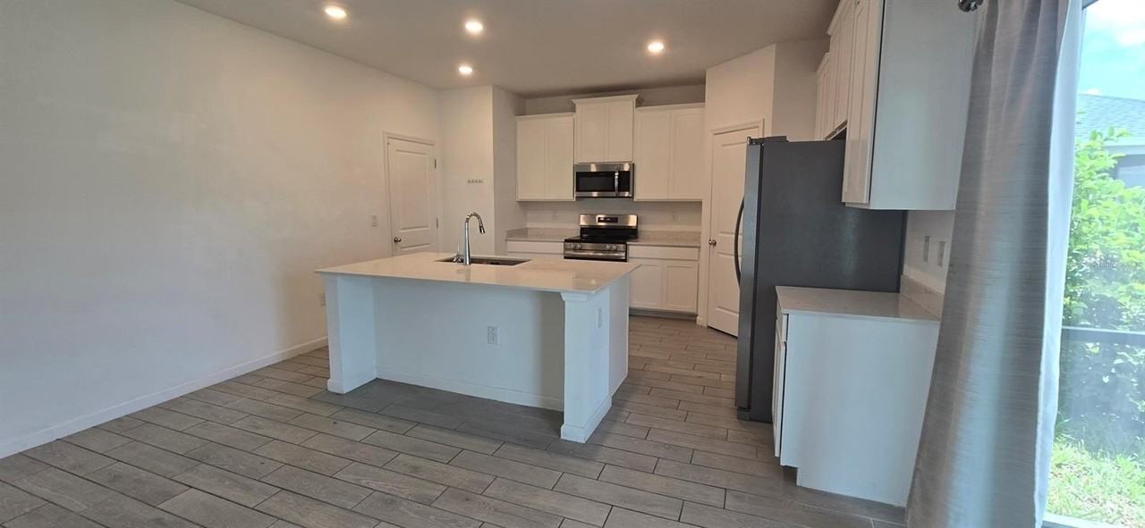 3980 Ne 34th Ave - Photo 5 of 18
