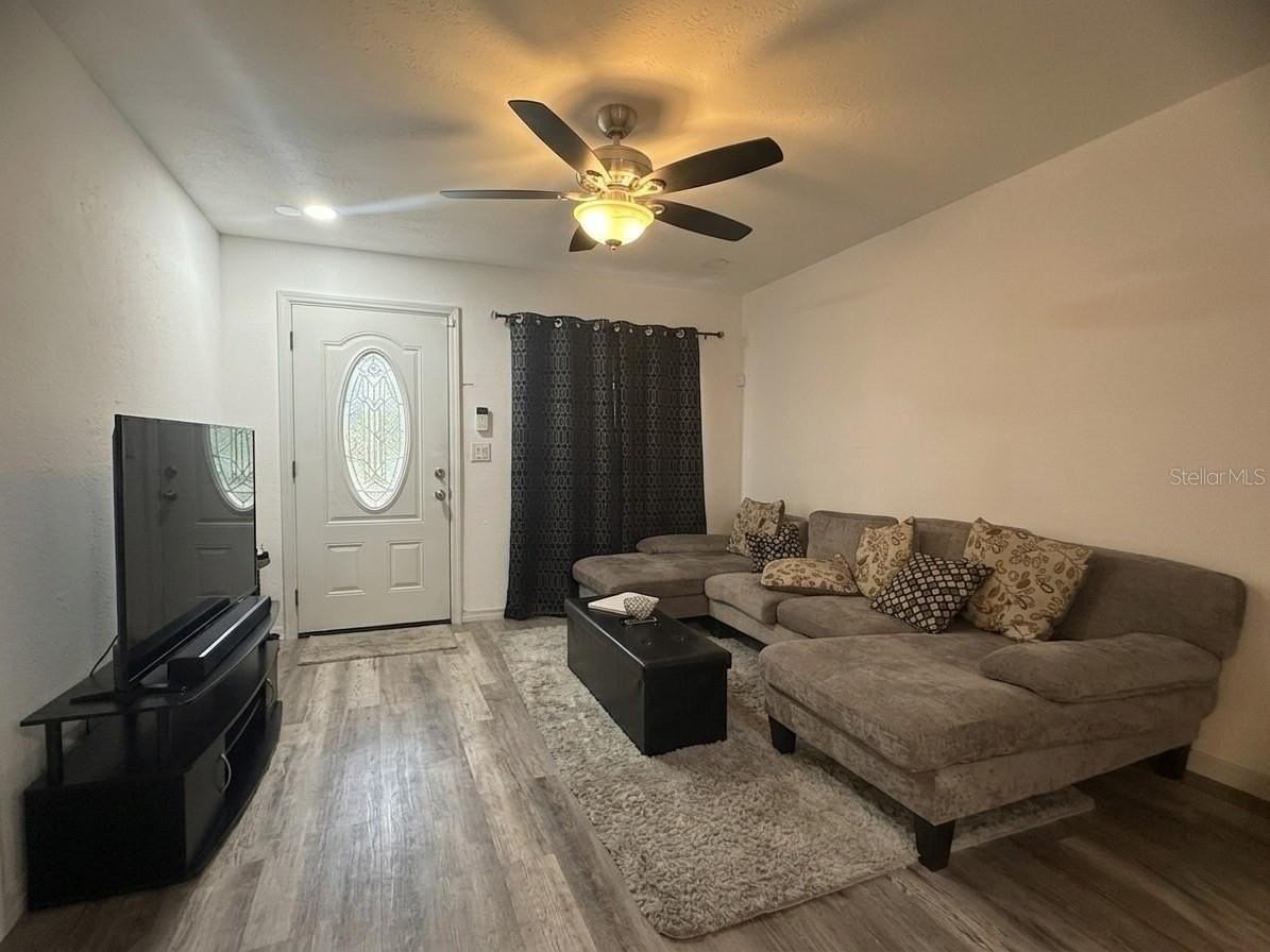 636 Rainbow Blvd - Photo 2 of 13