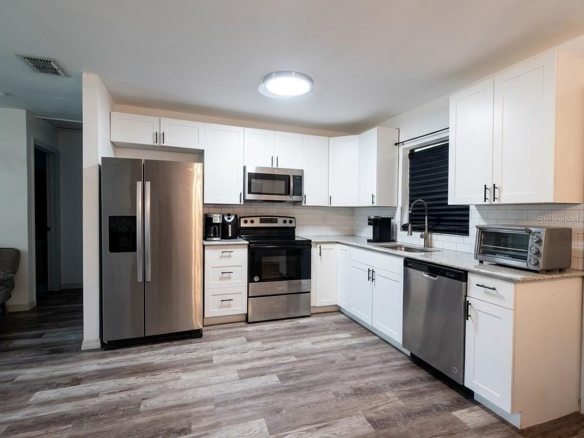 636 Rainbow Blvd - Photo 4 of 13