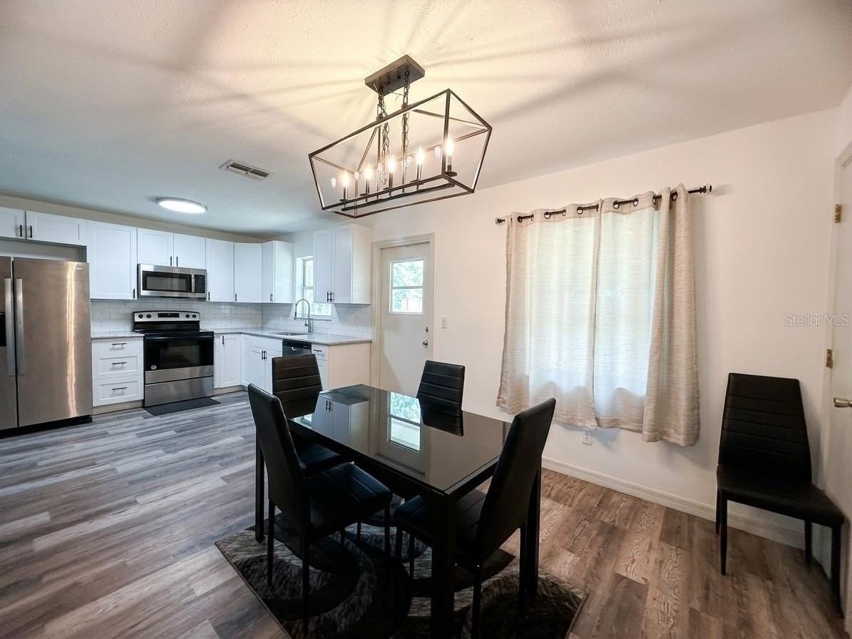 636 Rainbow Blvd - Photo 5 of 13