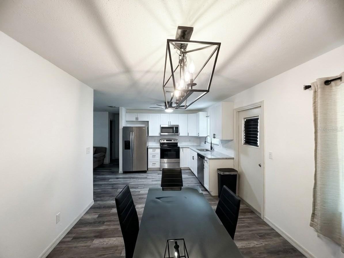 636 Rainbow Blvd - Photo 6 of 13