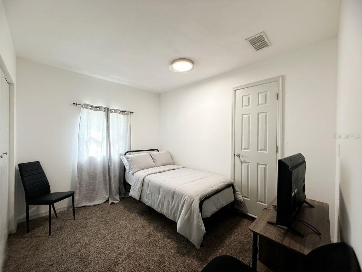 636 Rainbow Blvd - Photo 7 of 13