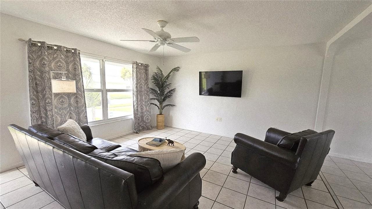 13398 Ballon Ave - Photo 3 of 27