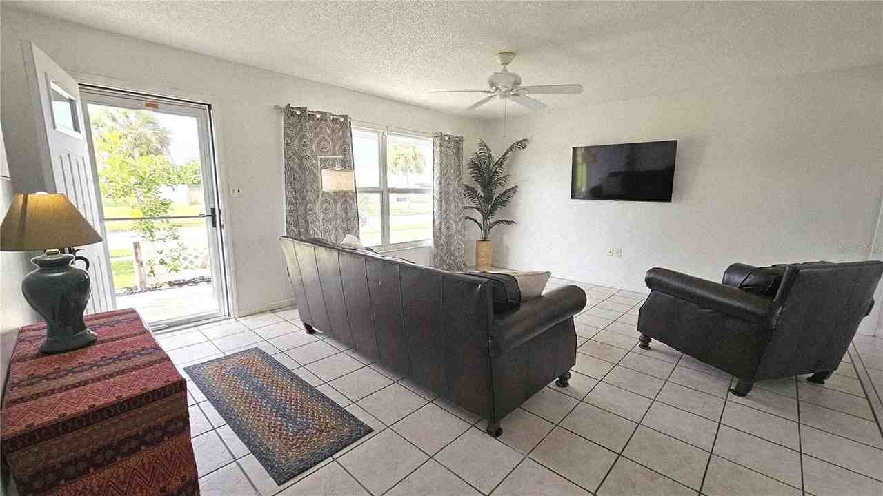 13398 Ballon Ave - Photo 4 of 27