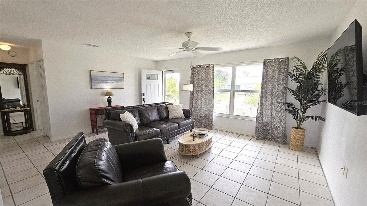 13398 Ballon Ave - Photo 7 of 27