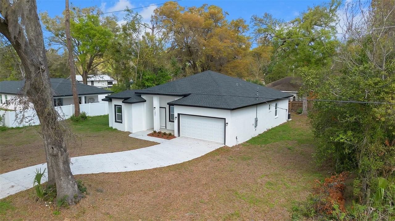 1221 Sw 5th St - Photo 7 of 15