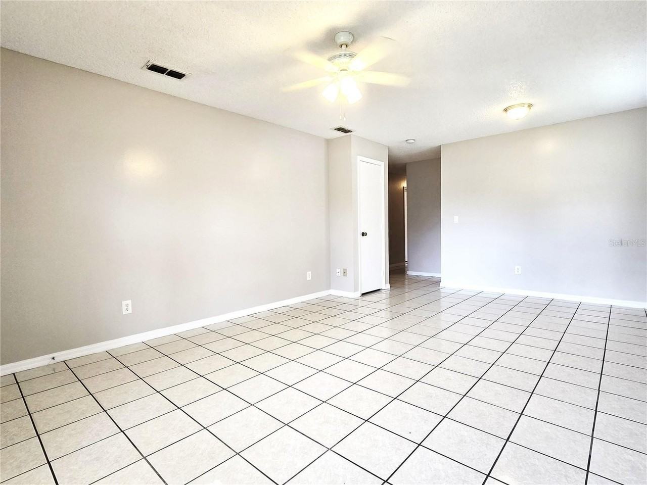 1423 Montana Ave #1423 - Photo 3 of 32