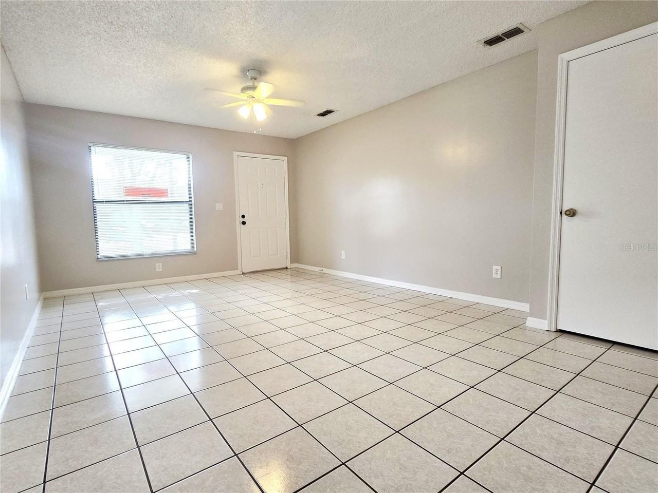 1423 Montana Ave #1423 - Photo 4 of 32