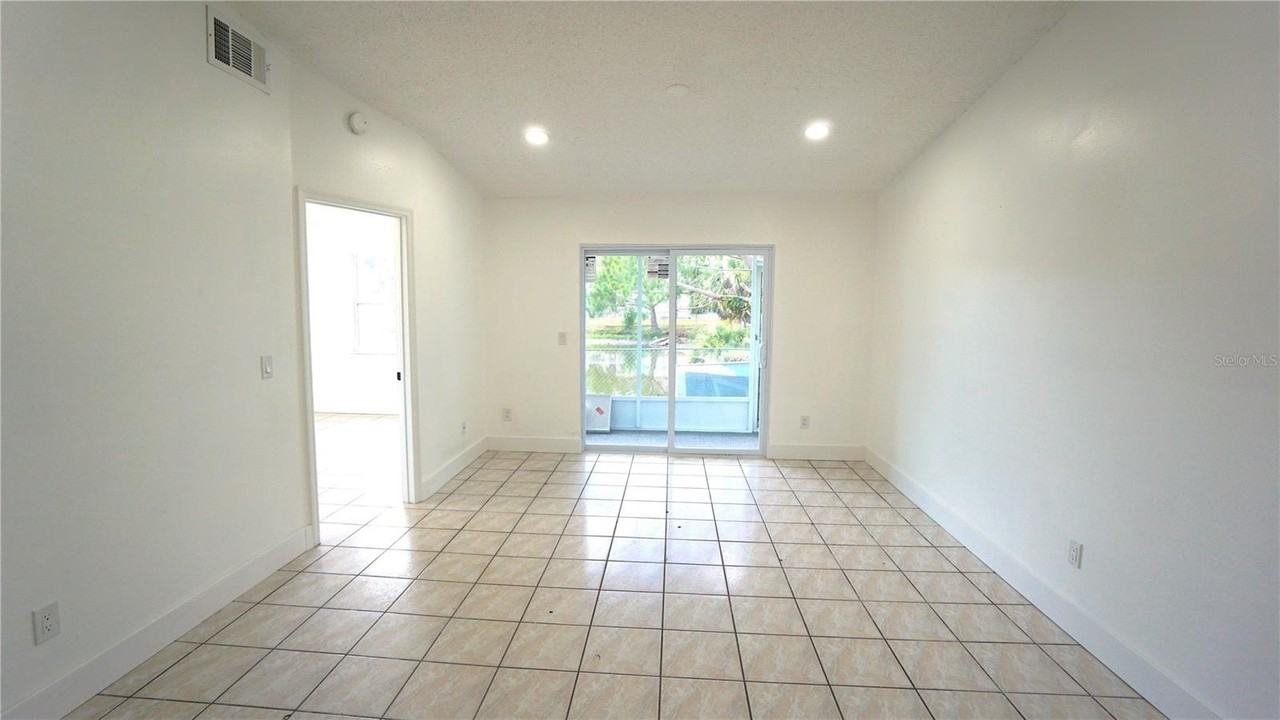 834 Angela Ln - Photo 5 of 17
