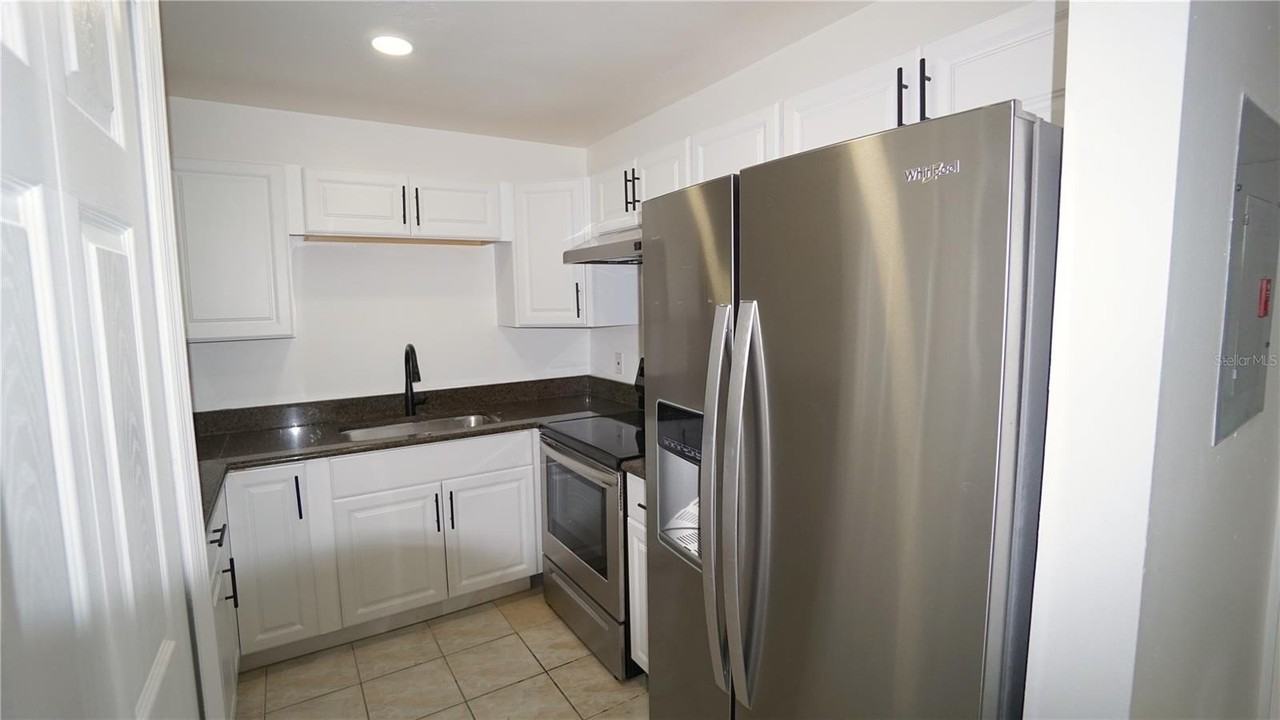 834 Angela Ln - Photo 7 of 17