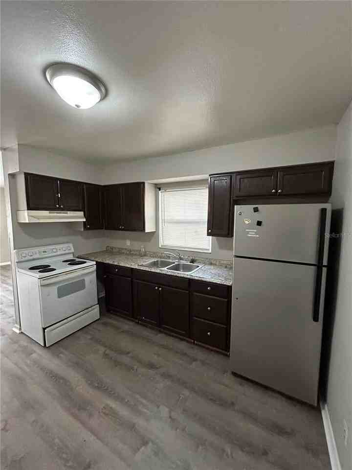 1484 32nd St Nw - Photo 2 of 9