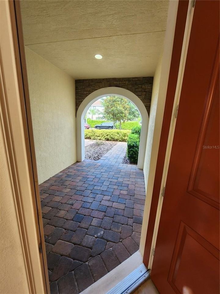 9805 Winnington St - Photo 3 of 44