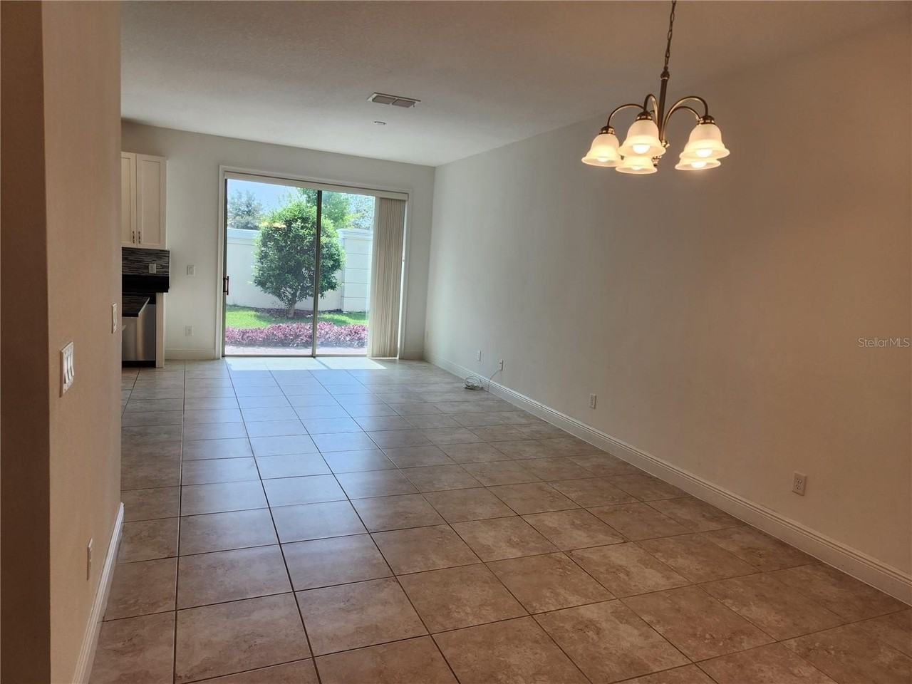 9805 Winnington St - Photo 5 of 44
