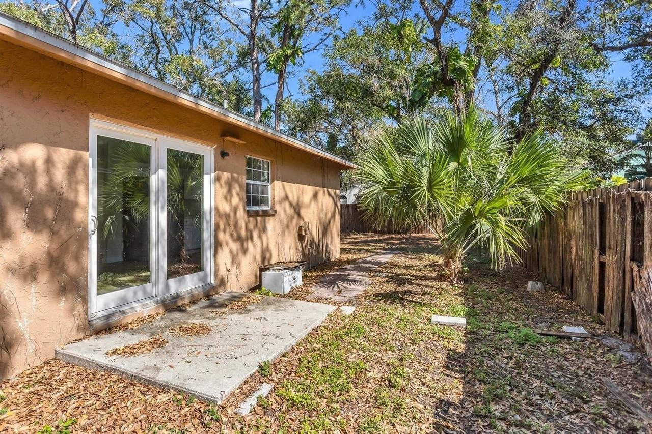 14717 Sunset St - Photo 2 of 13