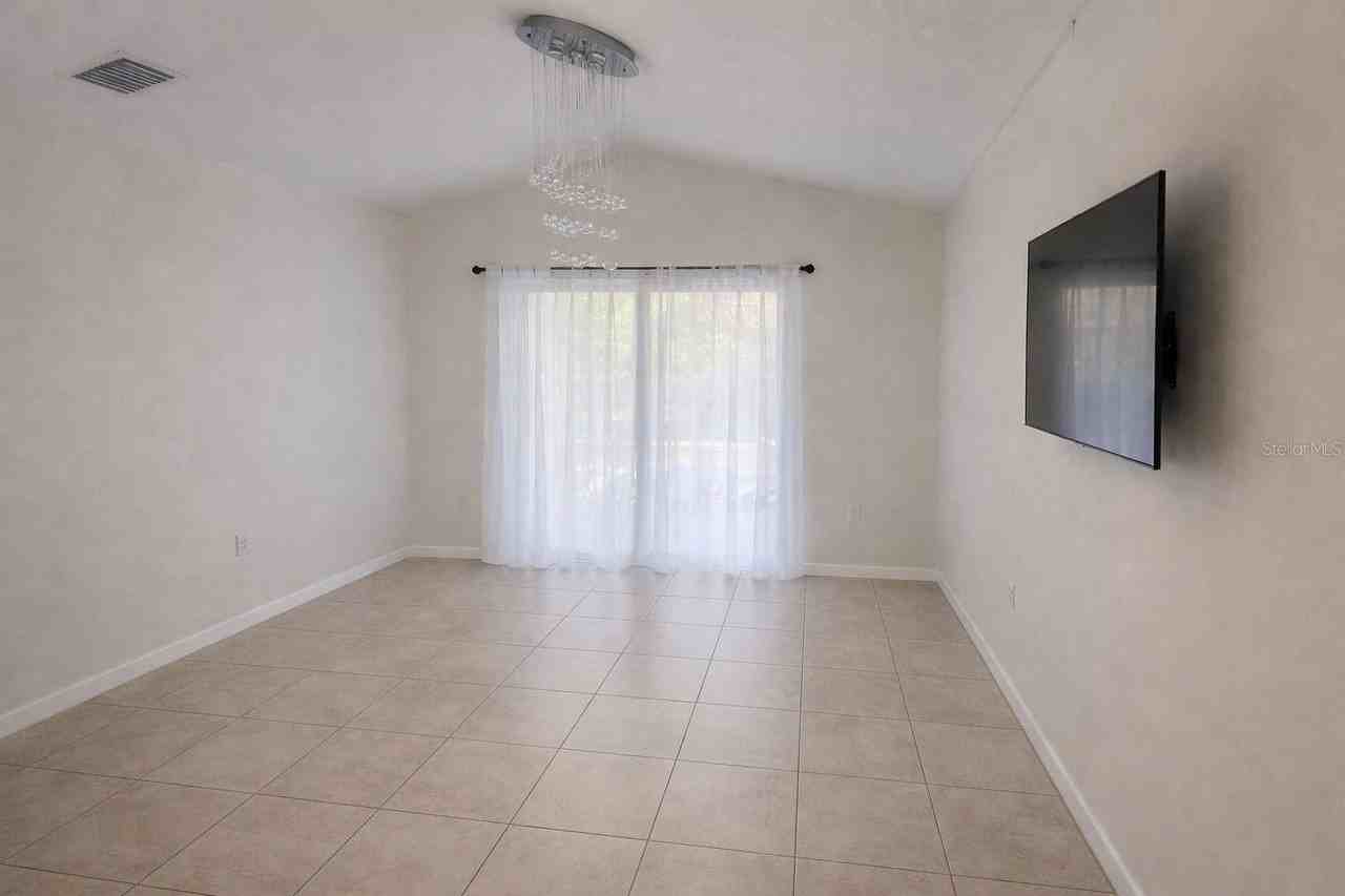 6115 N Albany Ave - Photo 3 of 16