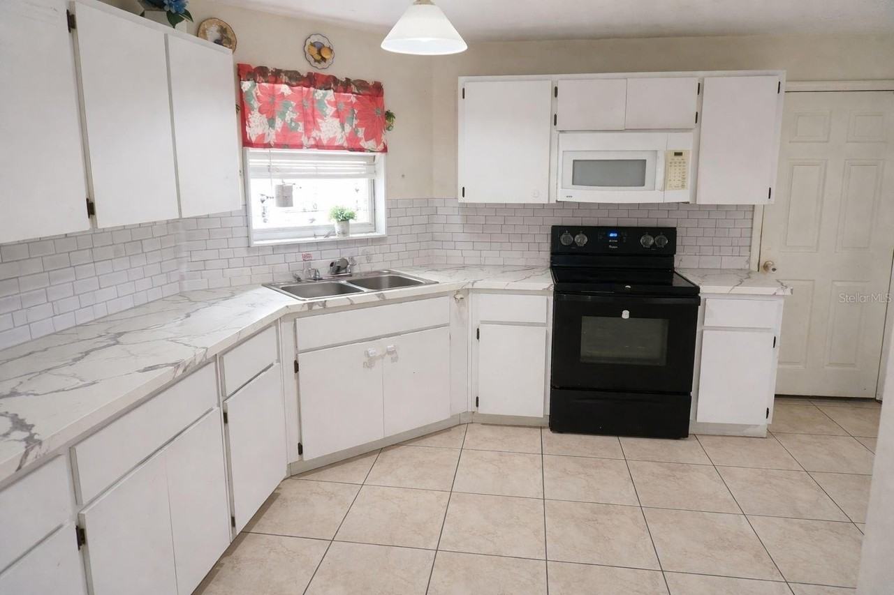 6115 N Albany Ave - Photo 6 of 16