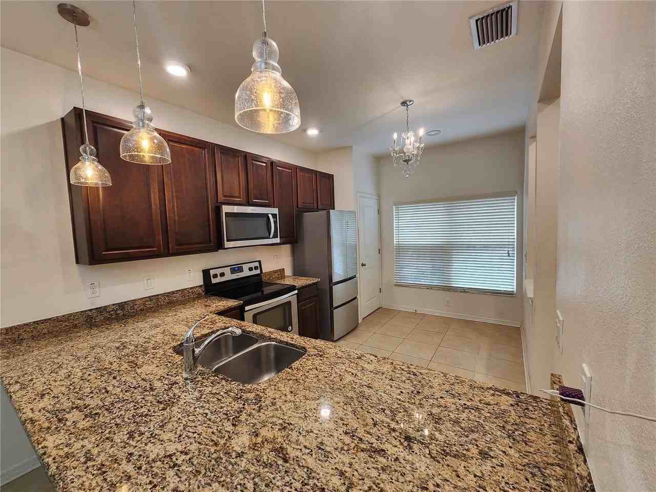 1112 Hillhurst Dr - Photo 5 of 41