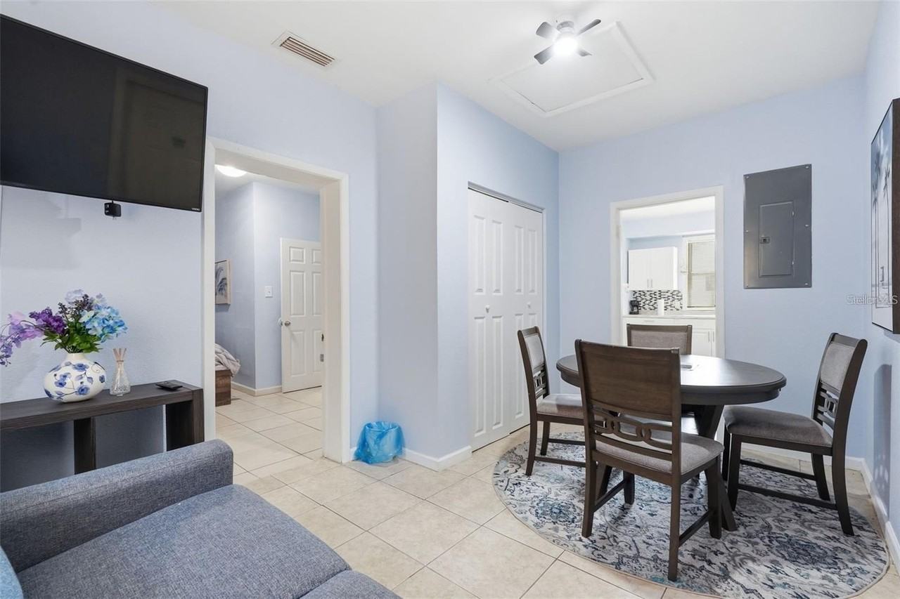 10107 N Aster Ave - Photo 3 of 16