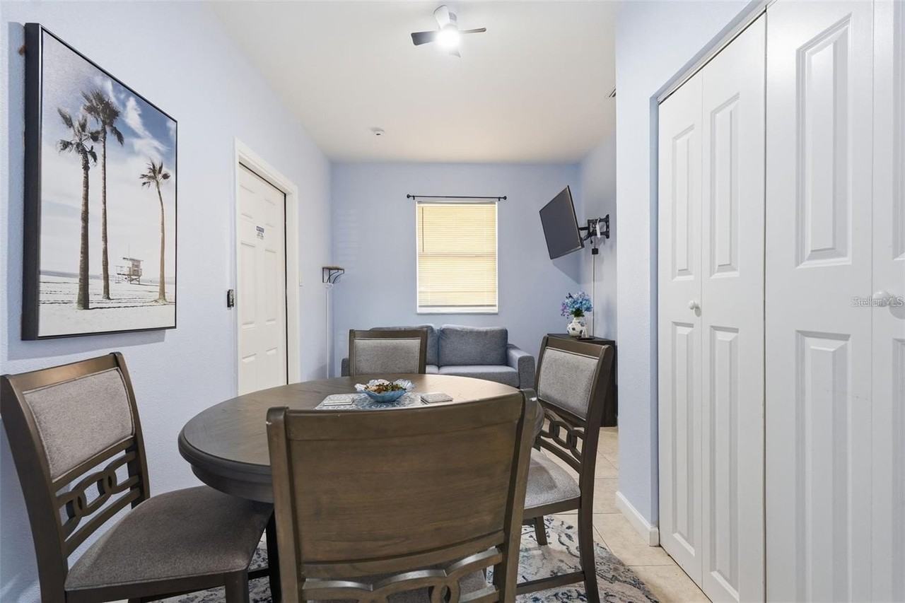 10107 N Aster Ave - Photo 4 of 16