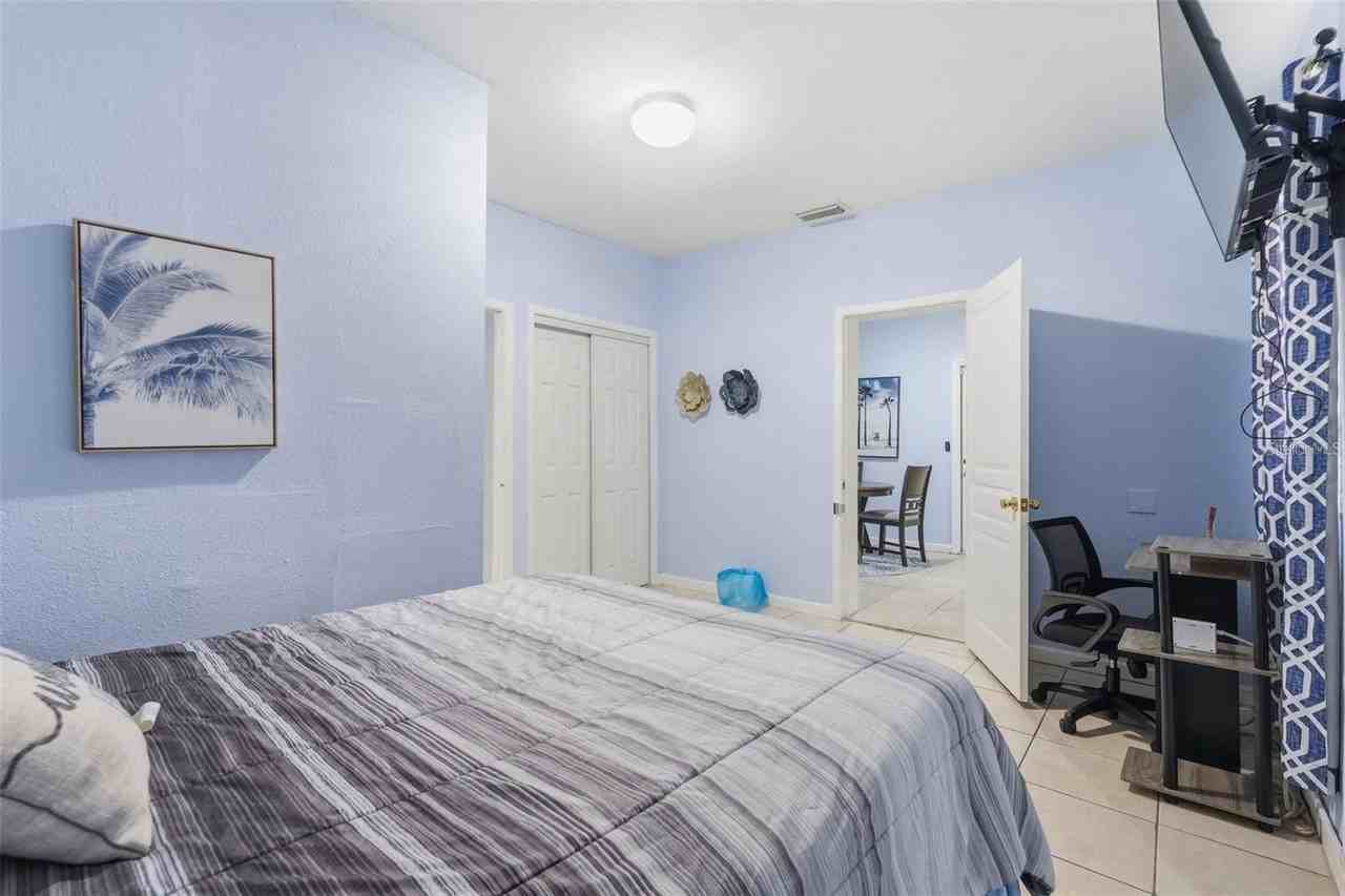 10107 N Aster Ave - Photo 5 of 16